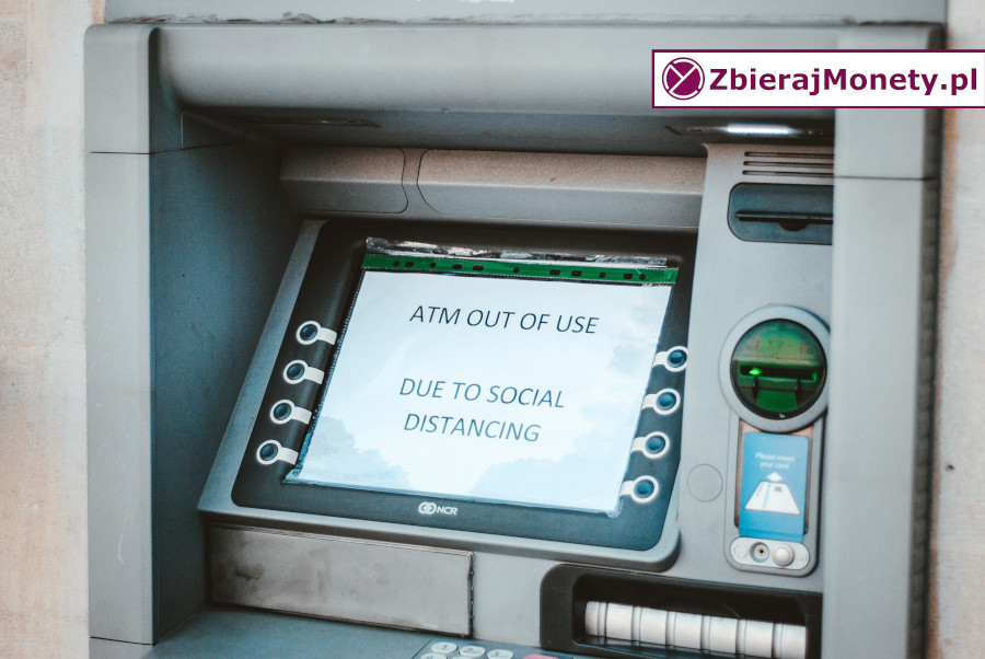 Zdjęcie nieczynnego bankomatu z powodu dystansowania społecznego